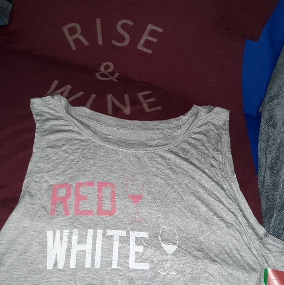 Set of 2 women's wine Tees - Picture 2 of 4
